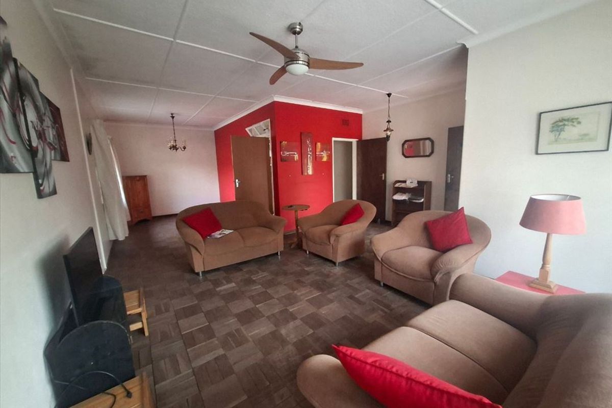 Cozy Family Home with Granny Flat - Photo 2