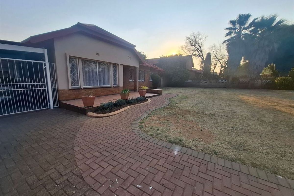 Cozy Family Home with Granny Flat - Photo 3