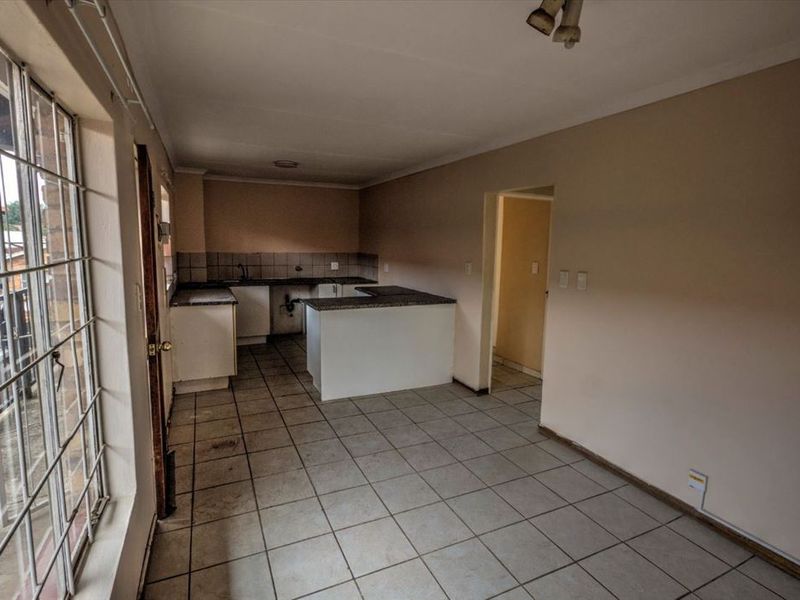 Modern and Comfortable Starter Home - Photo 2