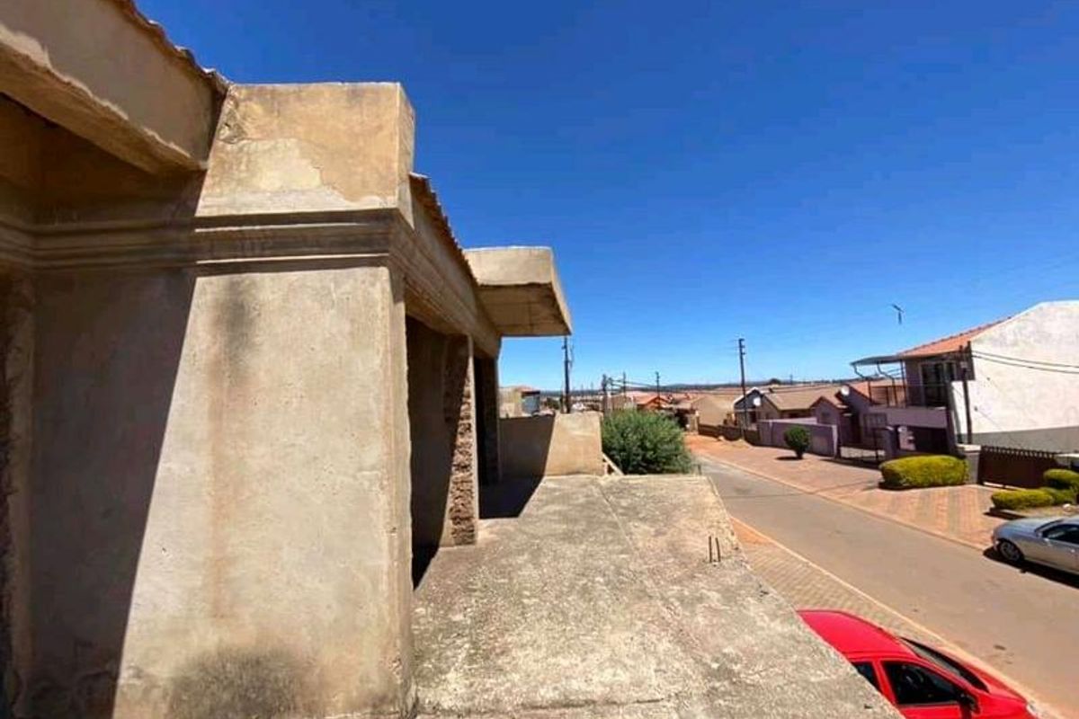 Double Storey For Sale in Protea-Glen - Photo 2