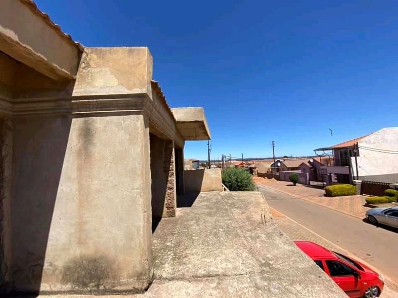 Double Storey For Sale in Protea-Glen - Photo 2