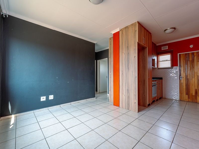 Luxury Meets Convenience In This Beautiful Home. - Photo 3