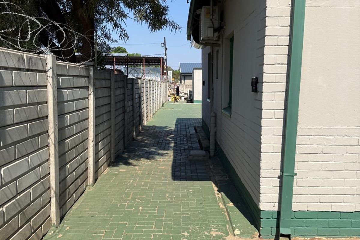 SOLE MANDATE/PRIME COMMERCIAL OPPORTUNITY!!! - Photo 3