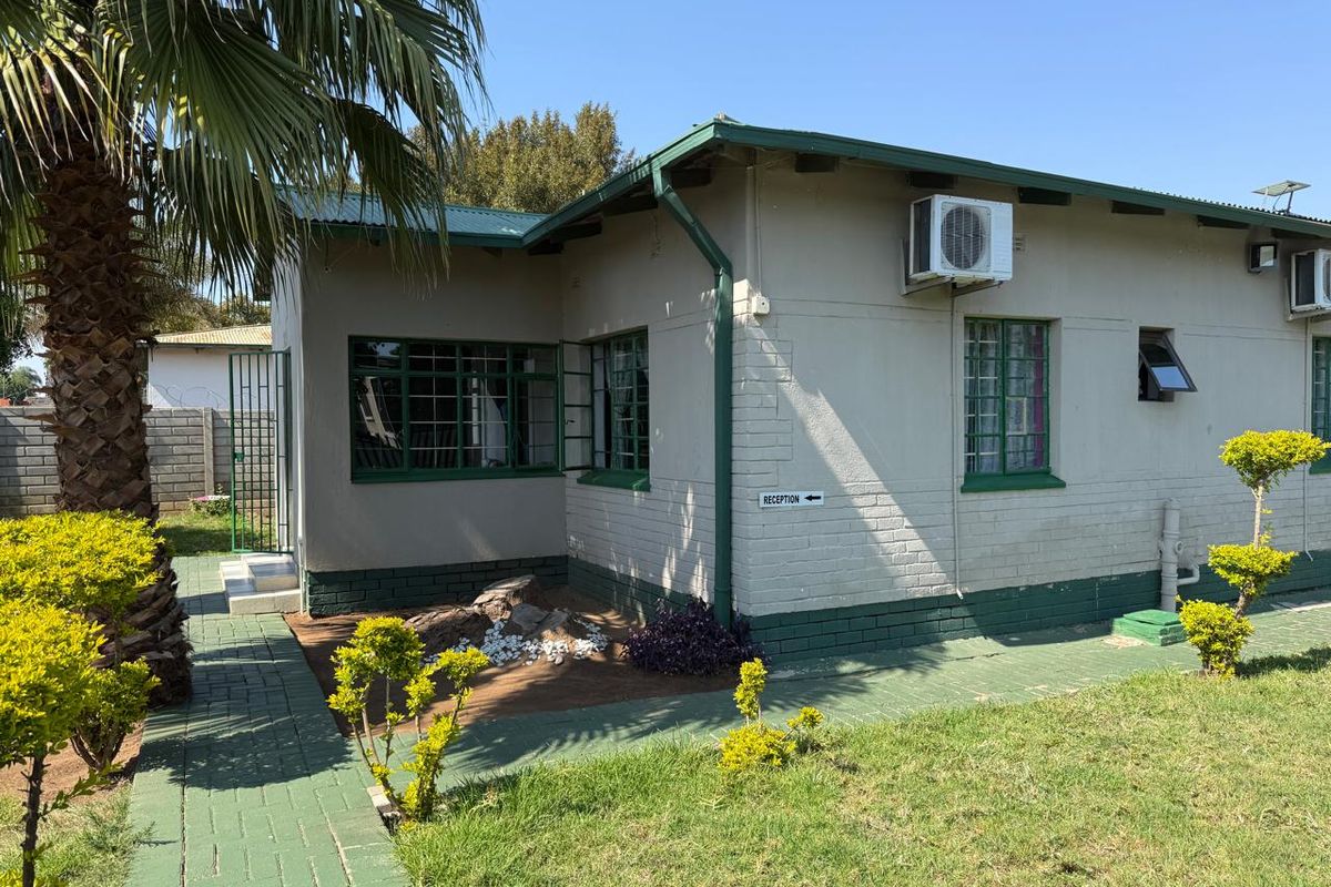 SOLE MANDATE/PRIME COMMERCIAL OPPORTUNITY!!! - Photo 2