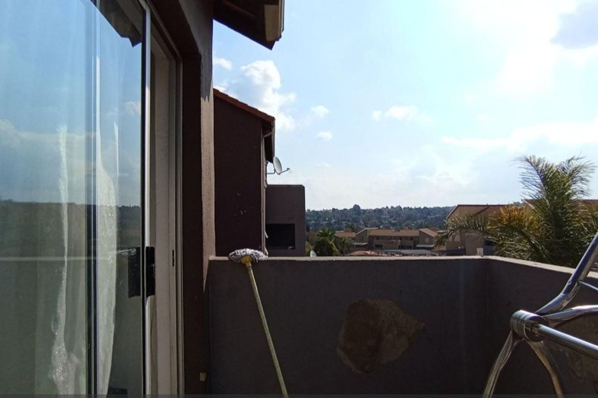 2 Bedroom Apartment for Sale in Vona Valley, Midrand - Photo 3