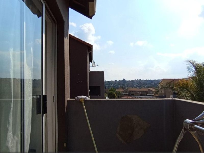 2 Bedroom Apartment for Sale in Vona Valley, Midrand - Photo 3