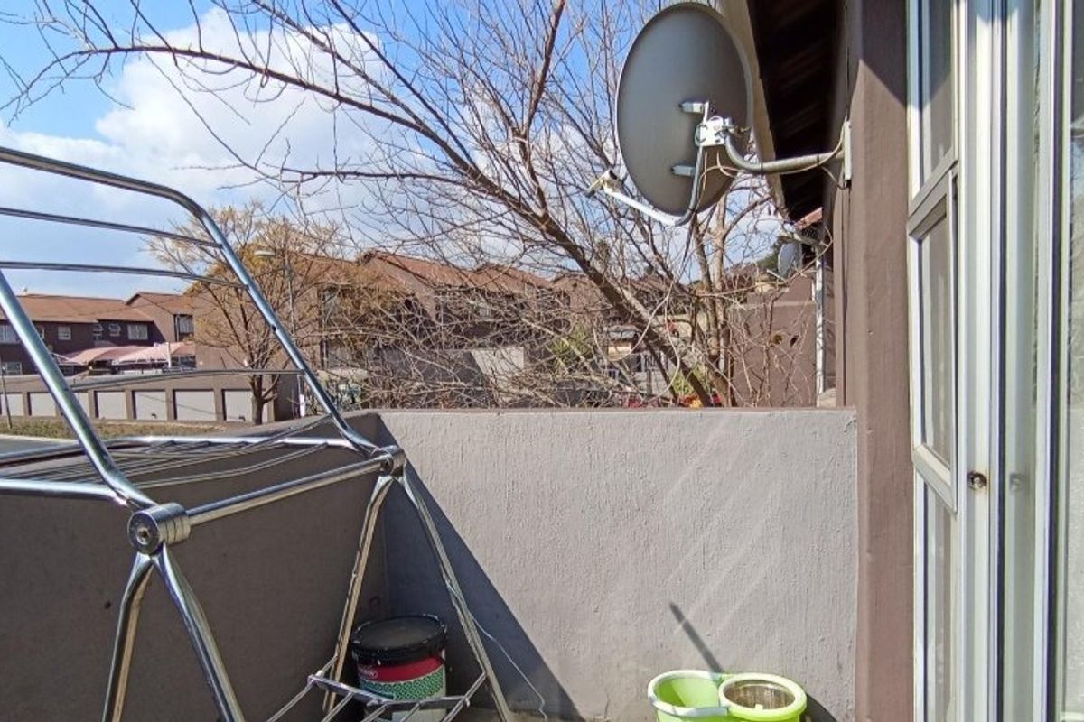 2 Bedroom Apartment for Sale in Vona Valley, Midrand - Photo 2