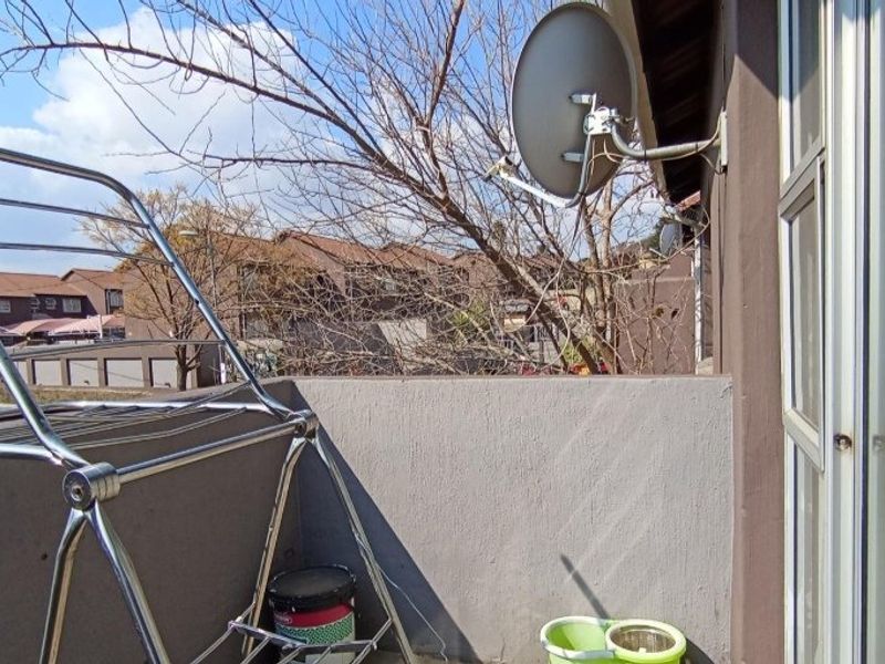 2 Bedroom Apartment for Sale in Vona Valley, Midrand - Photo 2