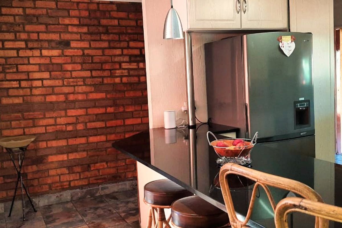 Executive Double-Story Dream: 3/4 Bed Home + Flatlet, Pool, and 5 Baths in Gated Leachville Ext 1 - Photo 5