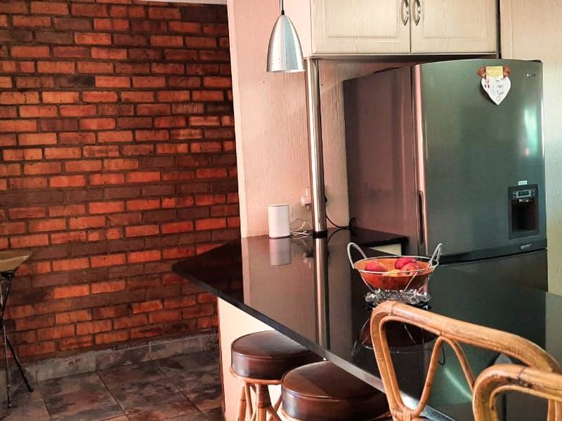 Executive Double-Story Dream: 3/4 Bed Home + Flatlet, Pool, and 5 Baths in Gated Leachville Ext 1 - Photo 5