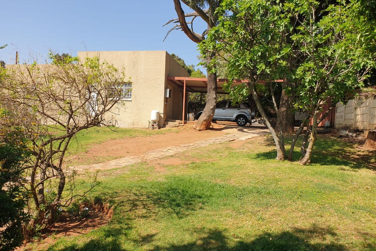 Spacious 4-Bedroom Home with Flatlet, Pool & Lush Garden Retreat - Photo 3