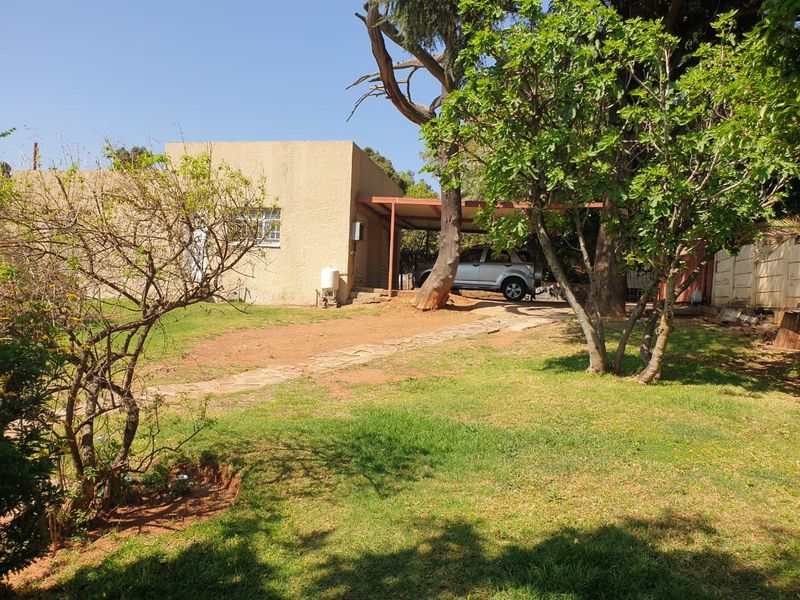 Spacious 4-Bedroom Home with Flatlet, Pool & Lush Garden Retreat - Photo 3