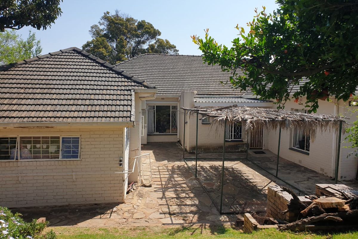 Spacious 4-Bedroom Home with Flatlet, Pool & Lush Garden Retreat - Photo 2