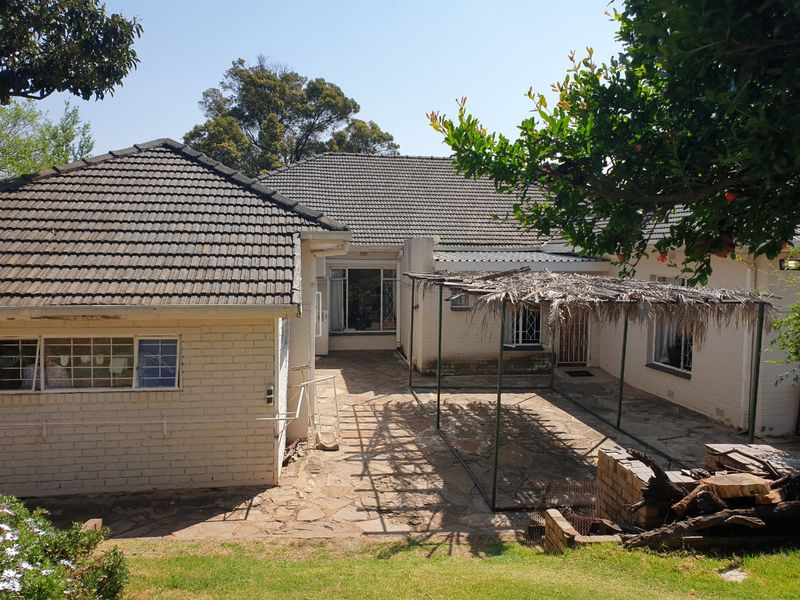 Spacious 4-Bedroom Home with Flatlet, Pool & Lush Garden Retreat - Photo 2