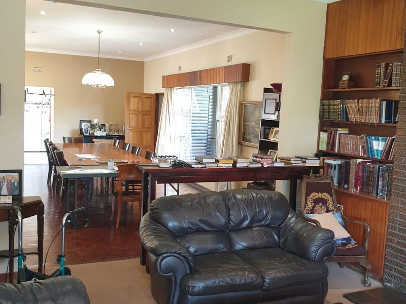Spacious 4-Bedroom Home with Flatlet, Pool & Lush Garden Retreat - Photo 4