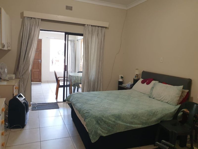 Spacious 4-Bedroom Home with Flatlet, Pool & Lush Garden Retreat - Photo 9