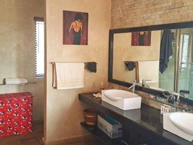 3 Bedroom Home in Birdwood - Photo 10