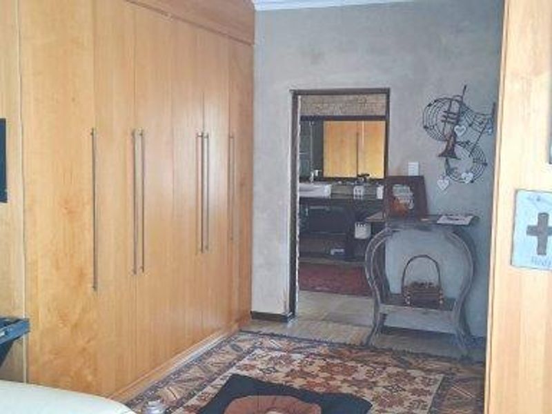 3 Bedroom Home in Birdwood - Photo 7