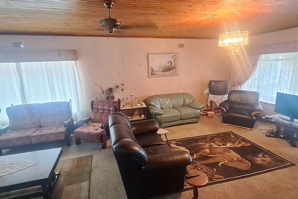 Spacious 3-Bedroom Home with Flatlet – Perfect for Family Living! - Photo 4