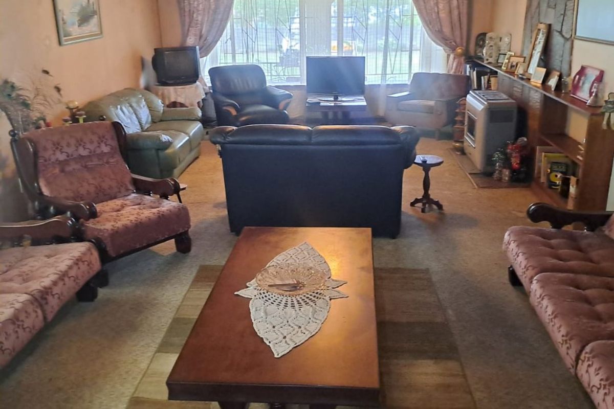 Spacious 3-Bedroom Home with Flatlet – Perfect for Family Living! - Photo 3