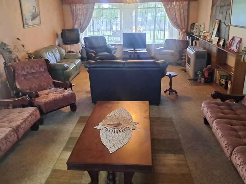 Spacious 3-Bedroom Home with Flatlet – Perfect for Family Living! - Photo 3