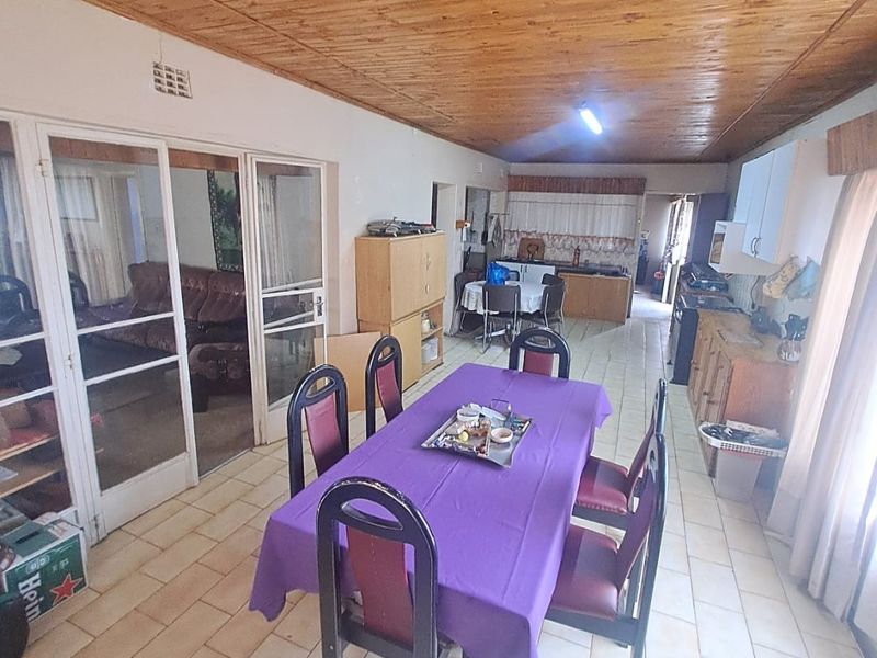 Spacious 3-Bedroom Home with Flatlet – Perfect for Family Living! - Photo 6