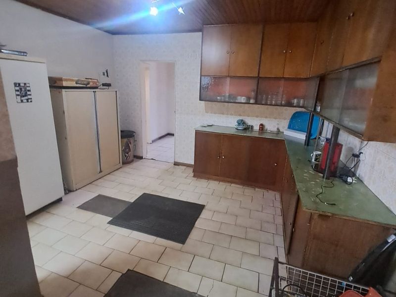 Spacious 3-Bedroom Home with Flatlet – Perfect for Family Living! - Photo 7