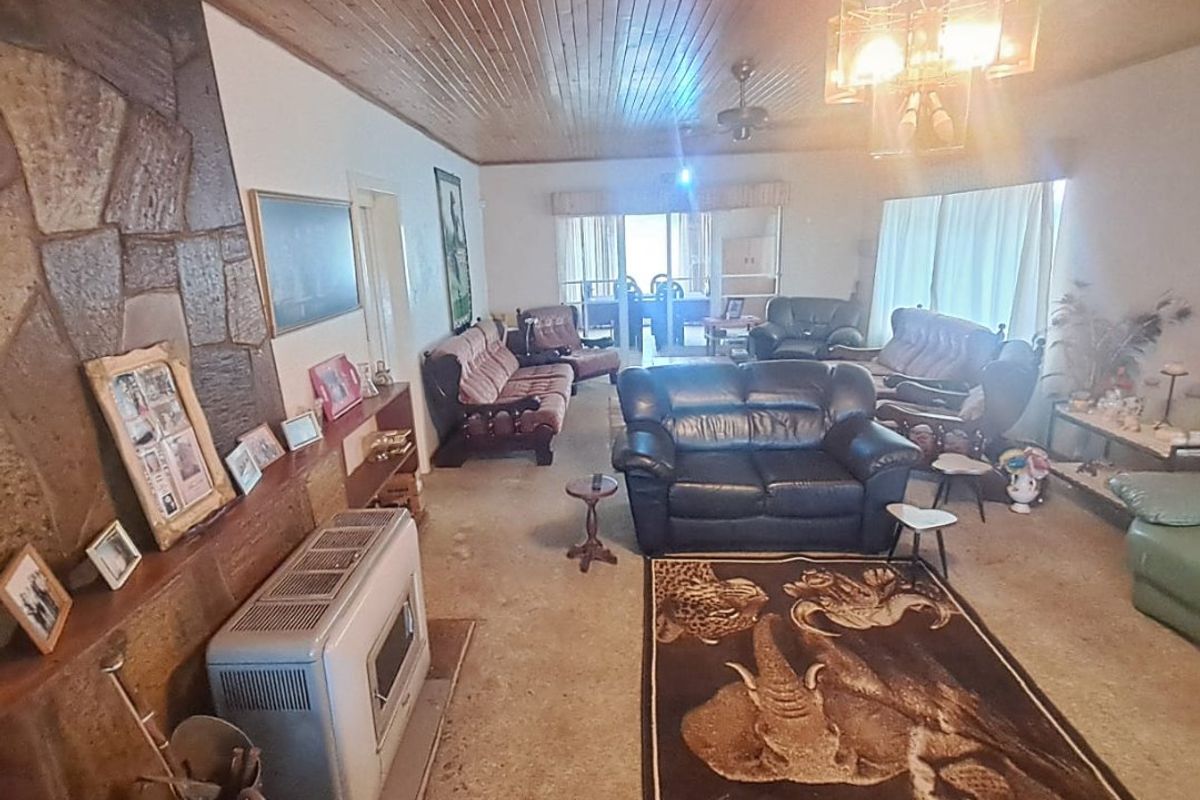 Spacious 3-Bedroom Home with Flatlet – Perfect for Family Living! - Photo 5