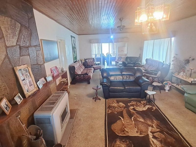 Spacious 3-Bedroom Home with Flatlet – Perfect for Family Living! - Photo 5