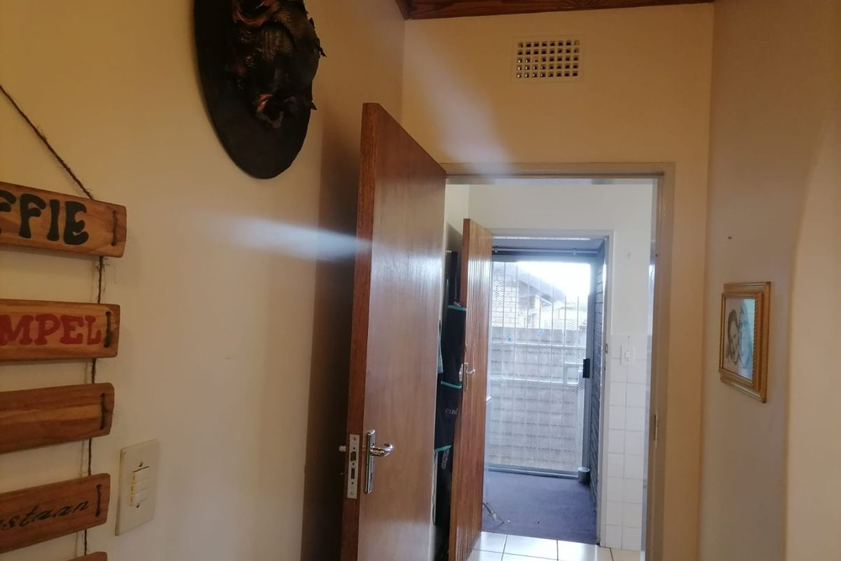 2 Bedroom Apartment for Sale in Wilkoppies - Photo 4