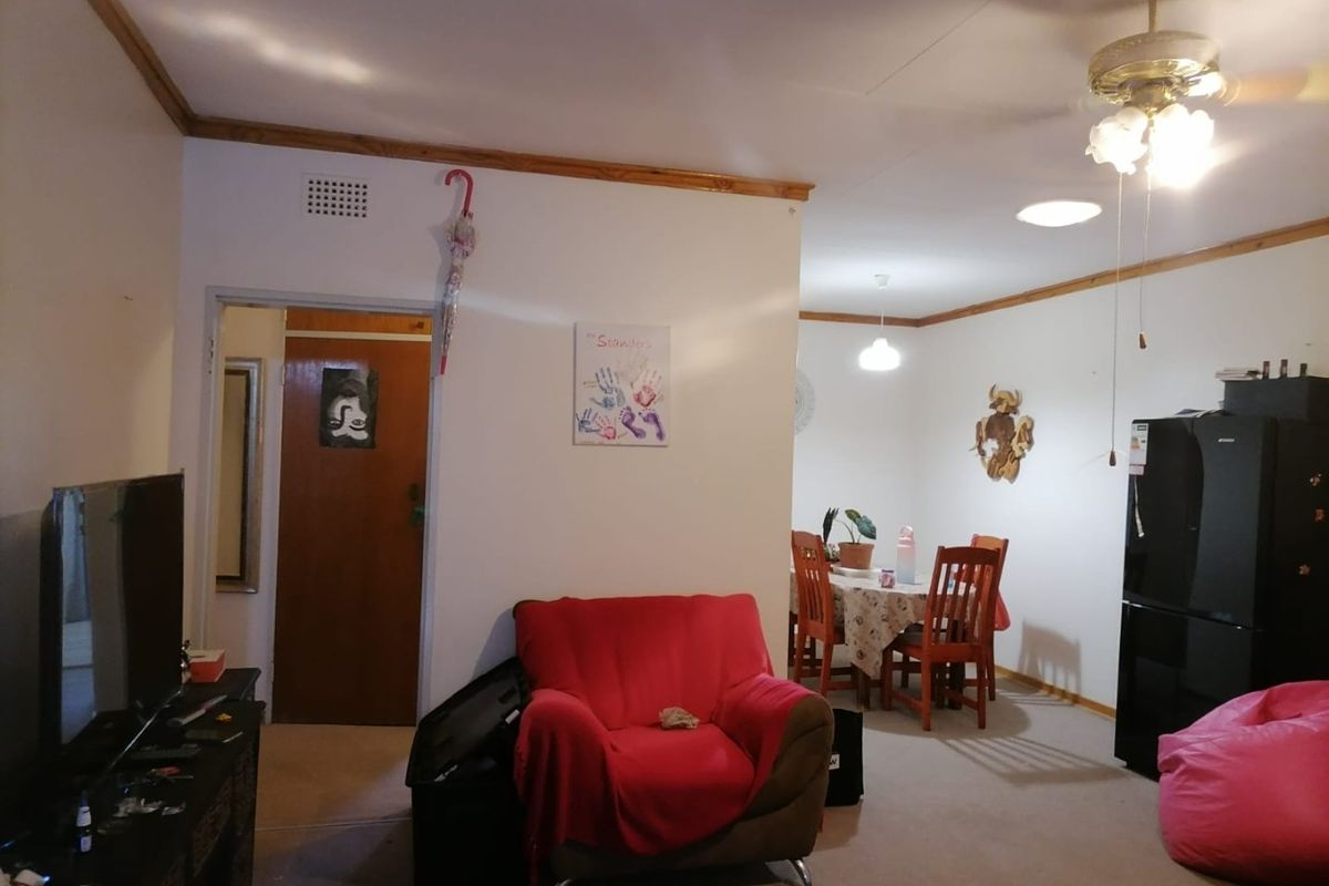 2 Bedroom Apartment for Sale in Wilkoppies - Photo 2