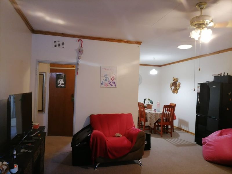 2 Bedroom Apartment for Sale in Wilkoppies - Photo 2