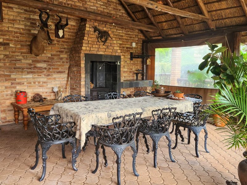 Well-Maintained 4-Bedroom Family Home with Pool, Private Jacuzzi, and Double Garage - Photo 5