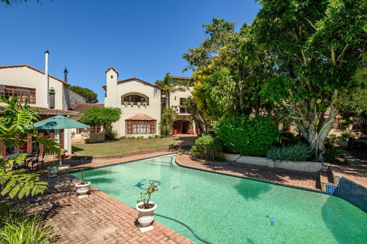 ELEGANT FAMILY HOME WITH SCENIC VIEWS - Photo 5