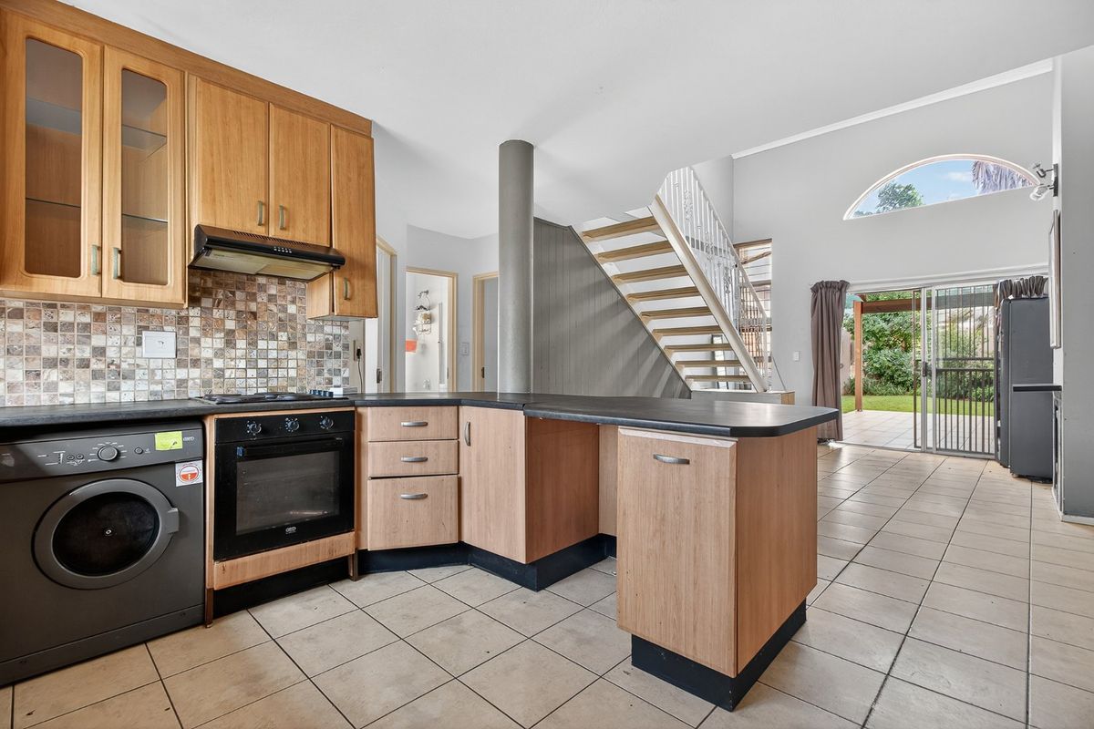 New Listing -   Duplex 2 beds 2 baths with a VIEW - Photo 5