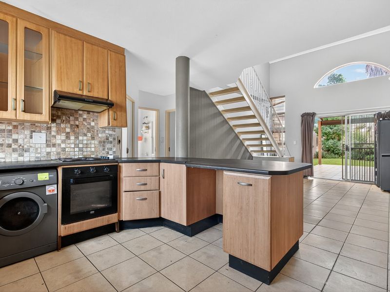 New Listing -   Duplex 2 beds 2 baths with a VIEW - Photo 5