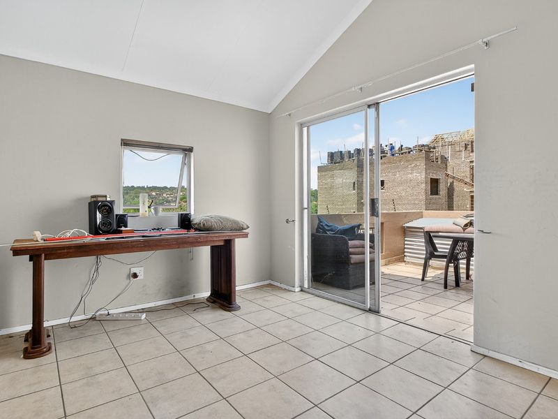 New Listing -   Duplex 2 beds 2 baths with a VIEW - Photo 9