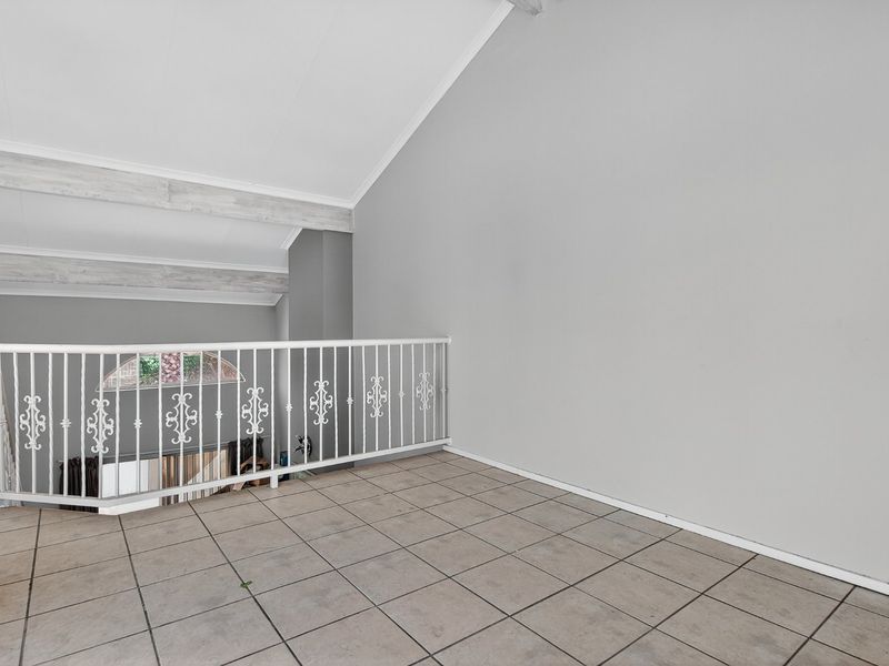 New Listing -   Duplex 2 beds 2 baths with a VIEW - Photo 8