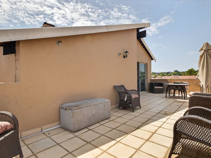 New Listing -   Duplex 2 beds 2 baths with a VIEW - Photo 10