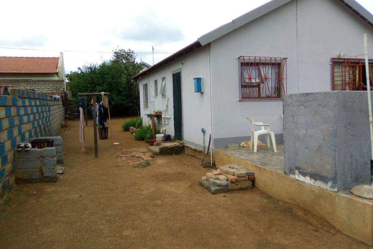 3 bedroom house for Sale in Lotus Garden  - Photo 3