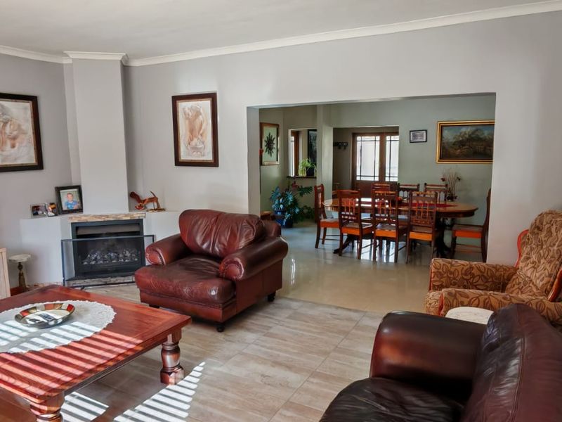 3 Bedroom Family Home in Penhill - Photo 8