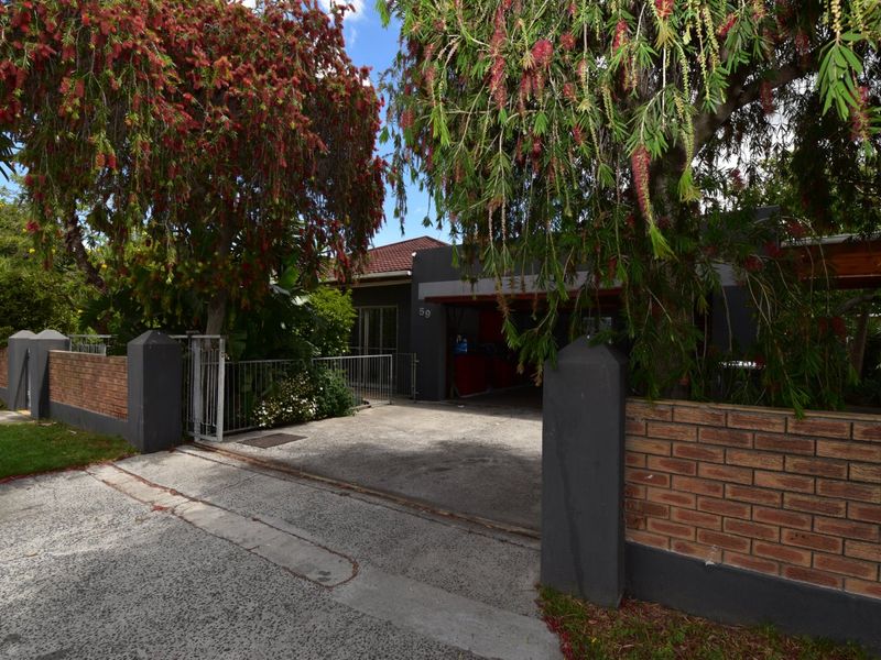 Perfect Family Home – 3 Beds, Huge Yard, Great for Entertaining - Photo 3