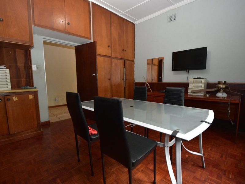 Perfect Family Home – 3 Beds, Huge Yard, Great for Entertaining - Photo 10