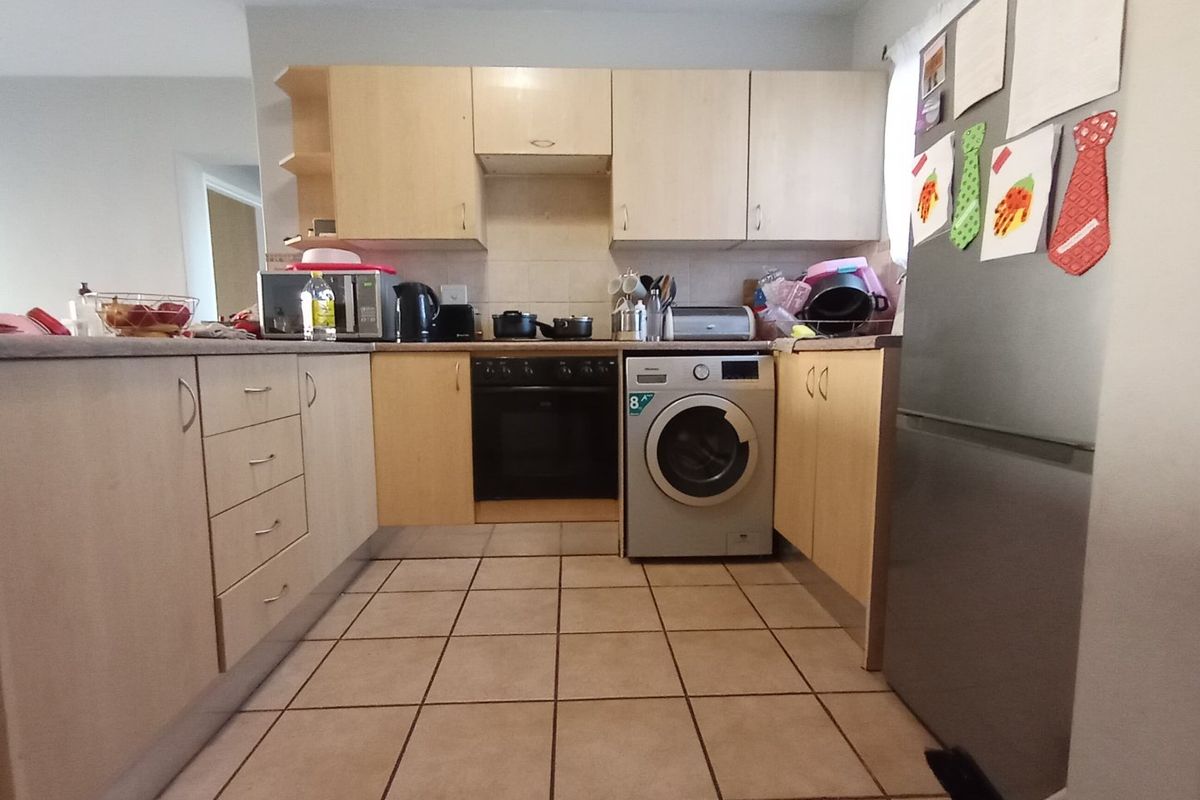 Ground Floor Gem in Secure Complex – Perfect Start or Investment! - Photo 5