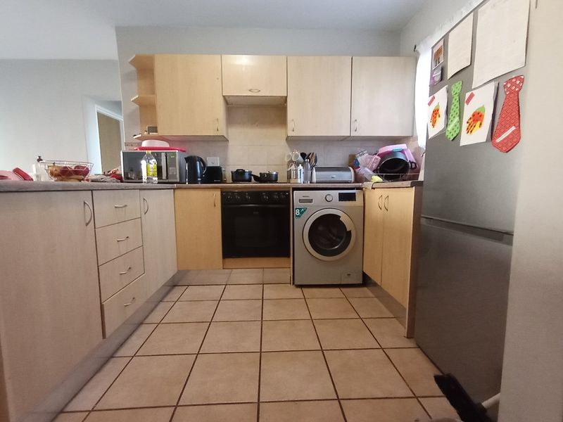 Ground Floor Gem in Secure Complex – Perfect Start or Investment! - Photo 5