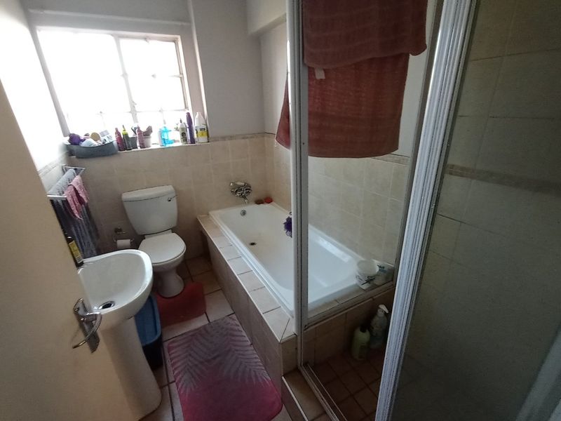 Ground Floor Gem in Secure Complex – Perfect Start or Investment! - Photo 10