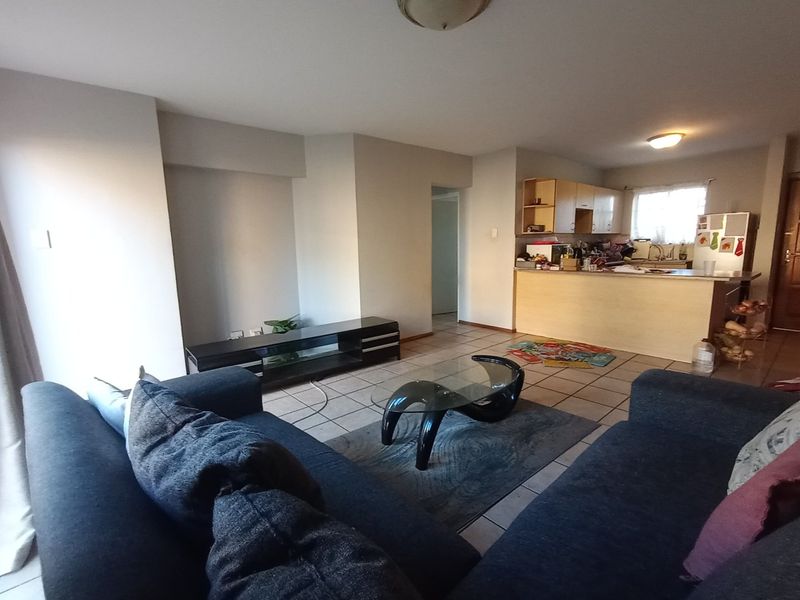 Ground Floor Gem in Secure Complex – Perfect Start or Investment! - Photo 6