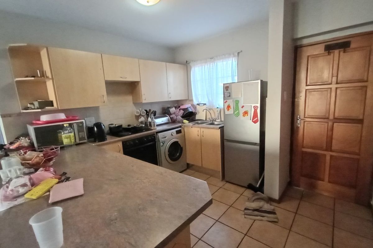 Ground Floor Gem in Secure Complex – Perfect Start or Investment! - Photo 4