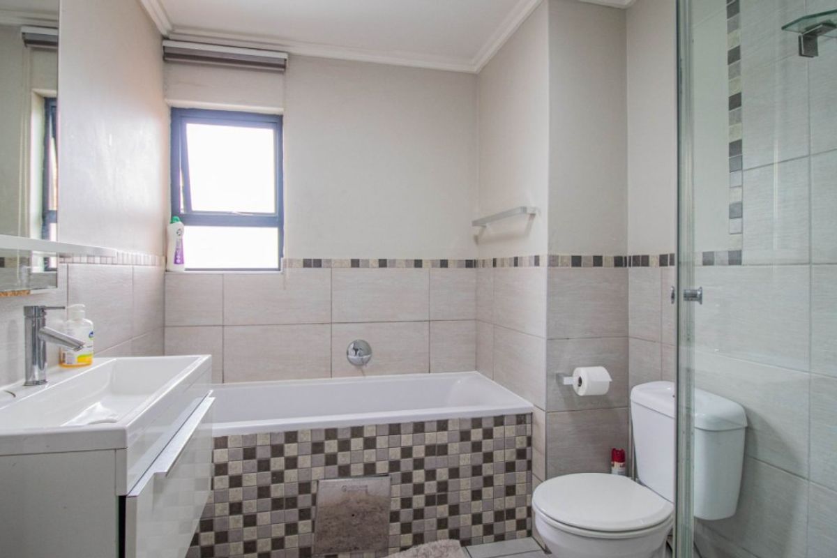 3 Bed Townhouse For Sale – Modern, Secure & Family Friendly! - Photo 2