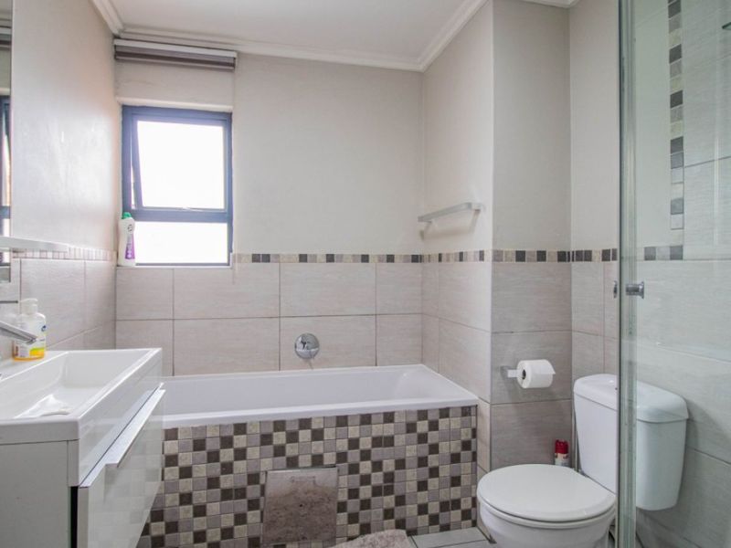 3 Bed Townhouse For Sale – Modern, Secure & Family Friendly! - Photo 2